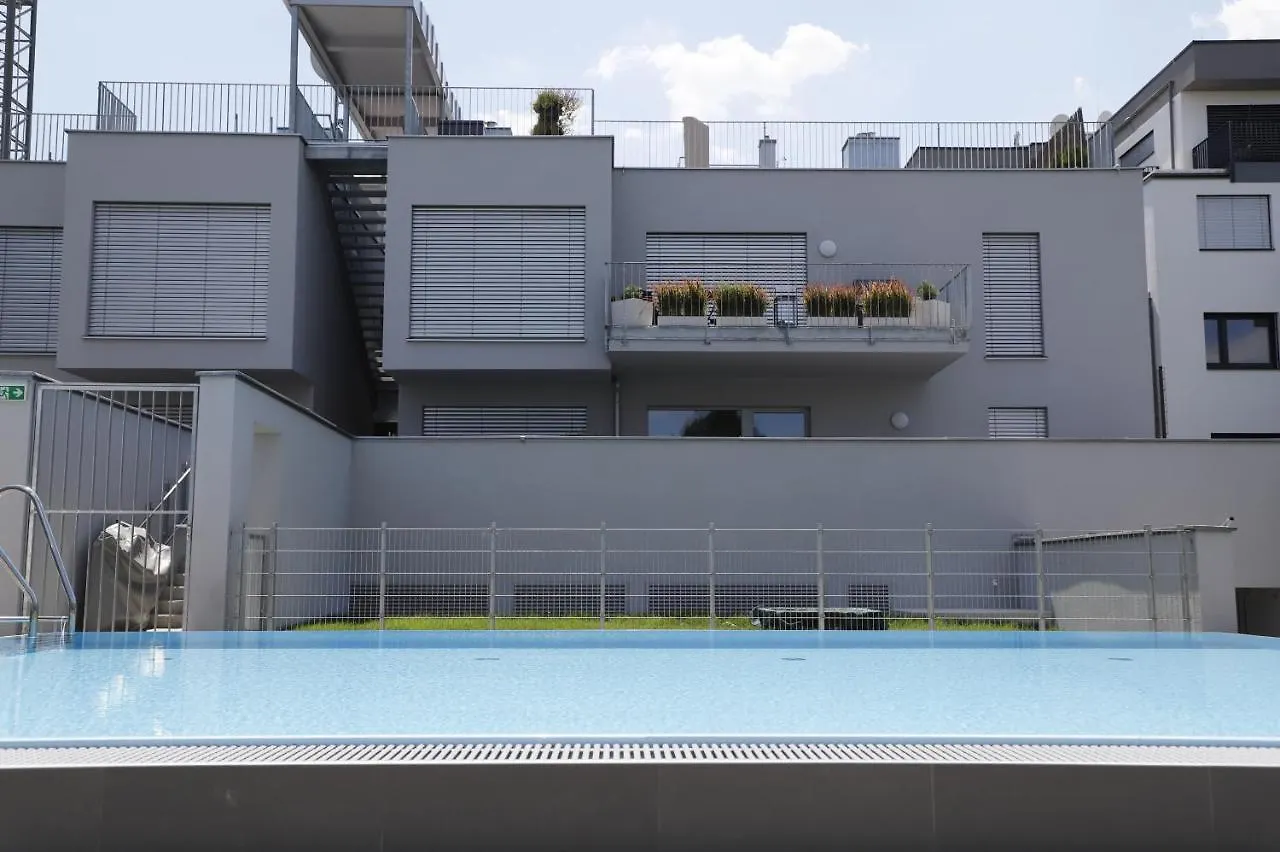 Red Flower Apartment With Pool - 5 Min To Lake Vienna 0*,  Austria