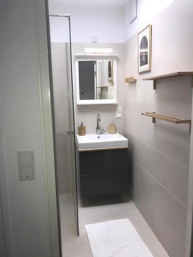 Red Flower Apartment With Pool - 5 Min To Lake Vienna Austria