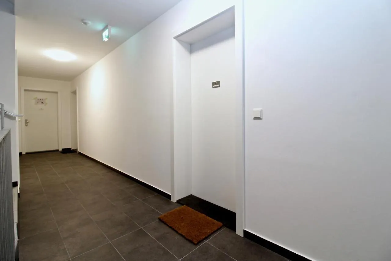Red Flower Apartment With Pool - 5 Min To Lake Vienna