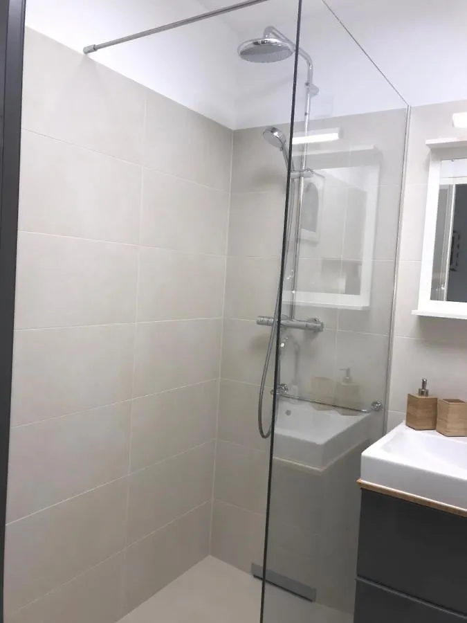 Red Flower Apartment With Pool - 5 Min To Lake Vienna 0*,  Austria