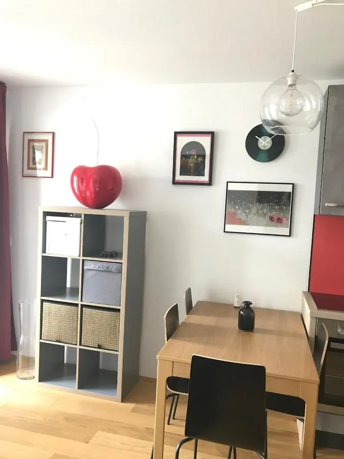 Red Flower Apartment With Pool - 5 Min To Lake Vienna 0*,